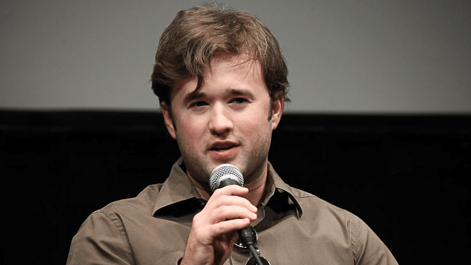 Haley Joel Osment in a Podcast