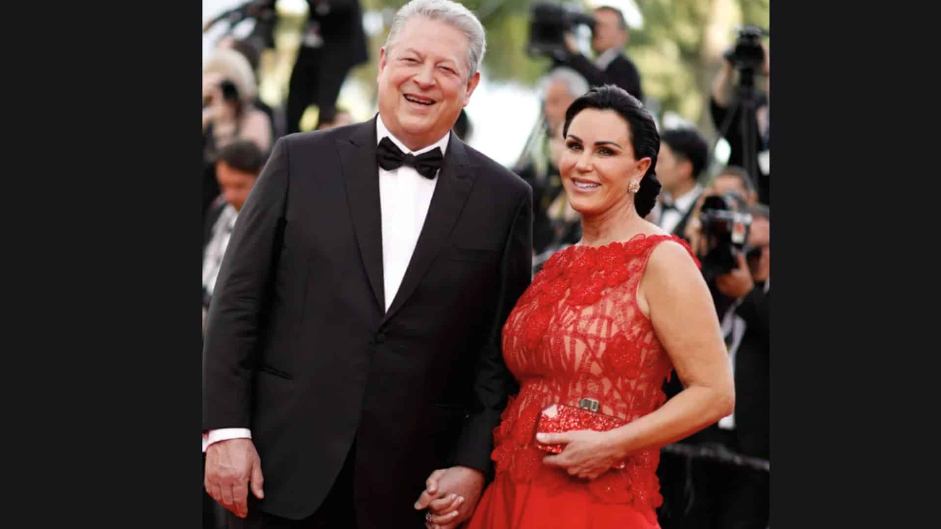 al-gore-and-elizabeth-keadle-attending-a-formal-event-together-posing-for-photos-on-a-red-carpet