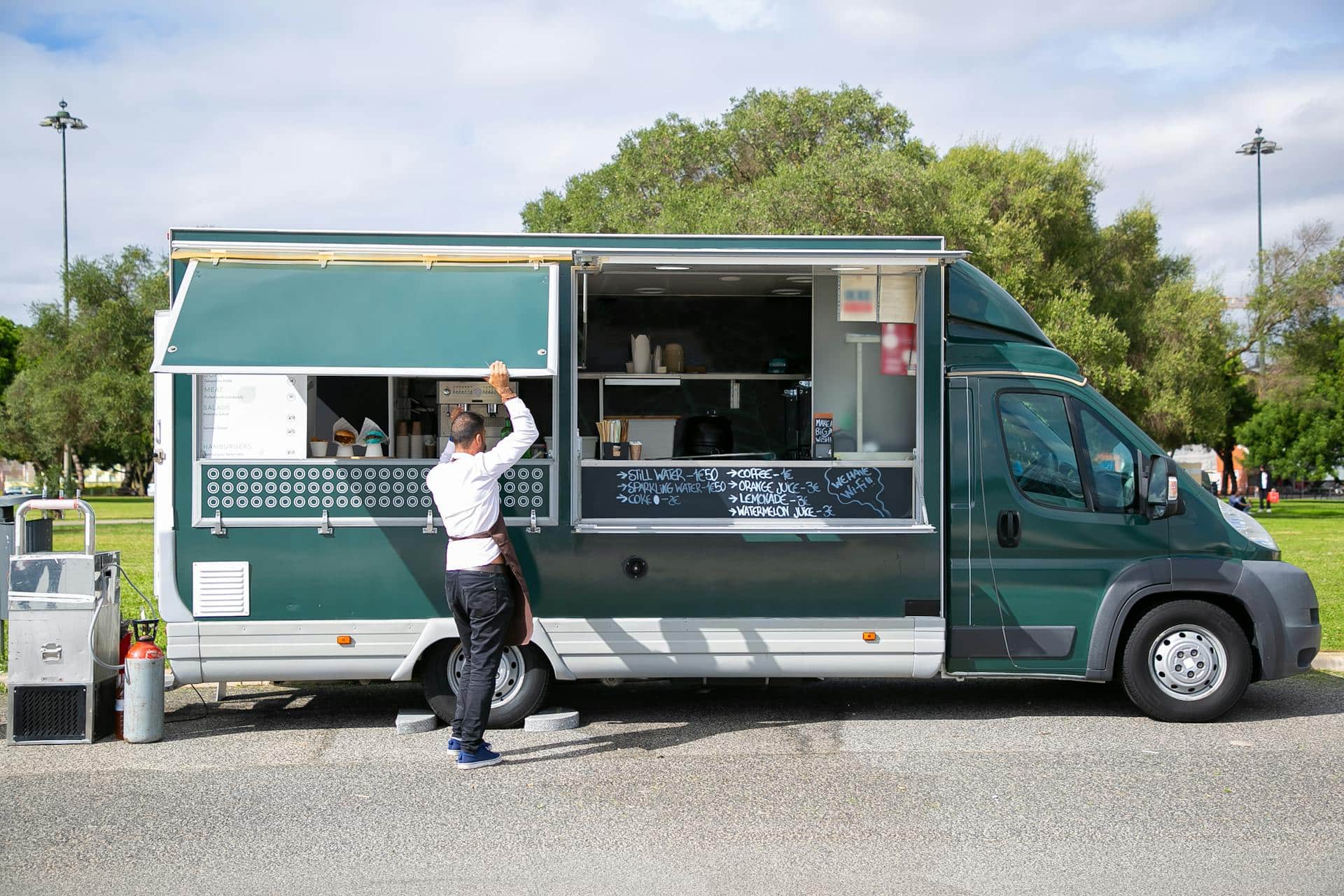 What to Expect When Booking a Pizza Food Truck for a Birthday Party in Houston