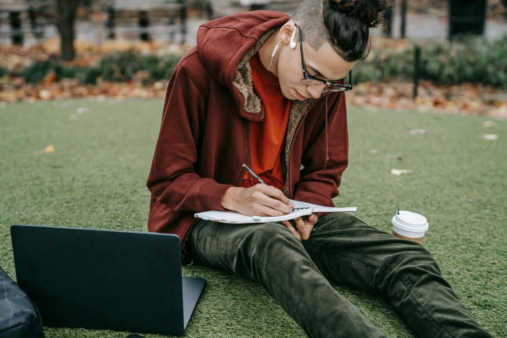 Overcoming Common Challenges of Studying Online at the Undergraduate Level