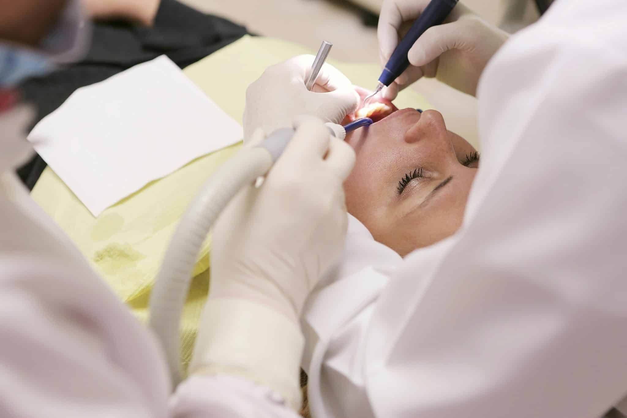 How Busy Professionals in North Miami Can Stay Consistent with Dental Care