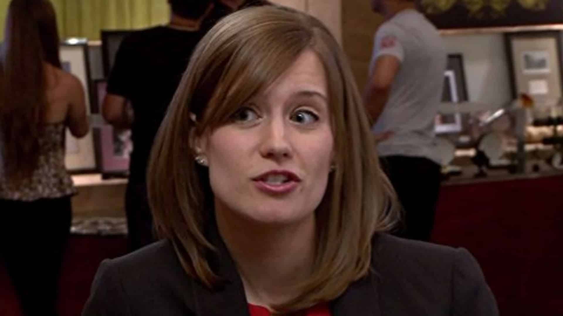 rebecca romney appearing on pawn stars during an appraisal scene