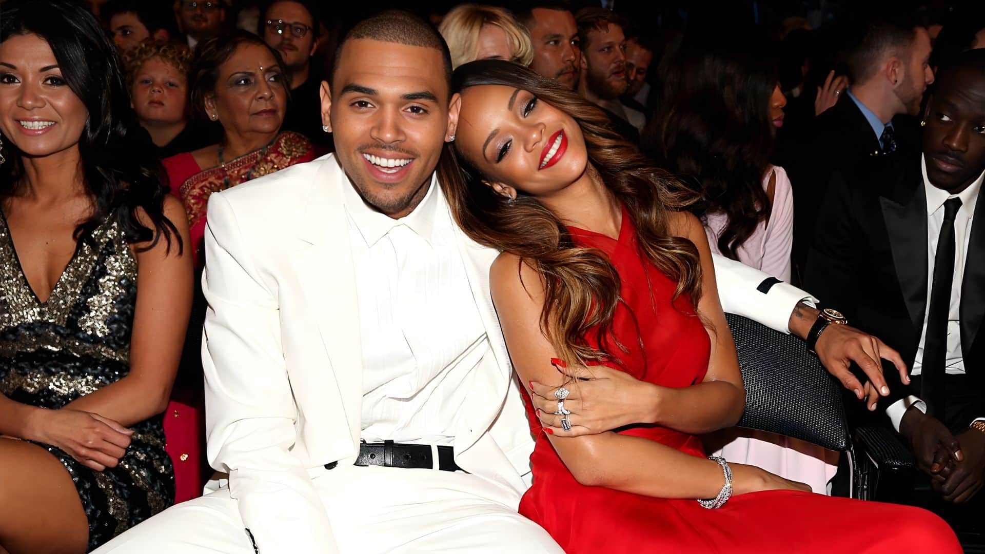 rihanna chris brown dating history