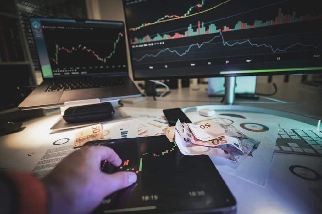 "How Stock Alerts Improve Retail Investor Discipline and Reduce Emotional Trading"