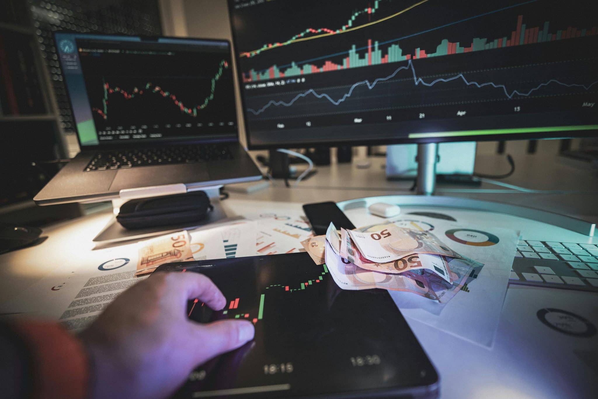 "How Stock Alerts Improve Retail Investor Discipline and Reduce Emotional Trading"