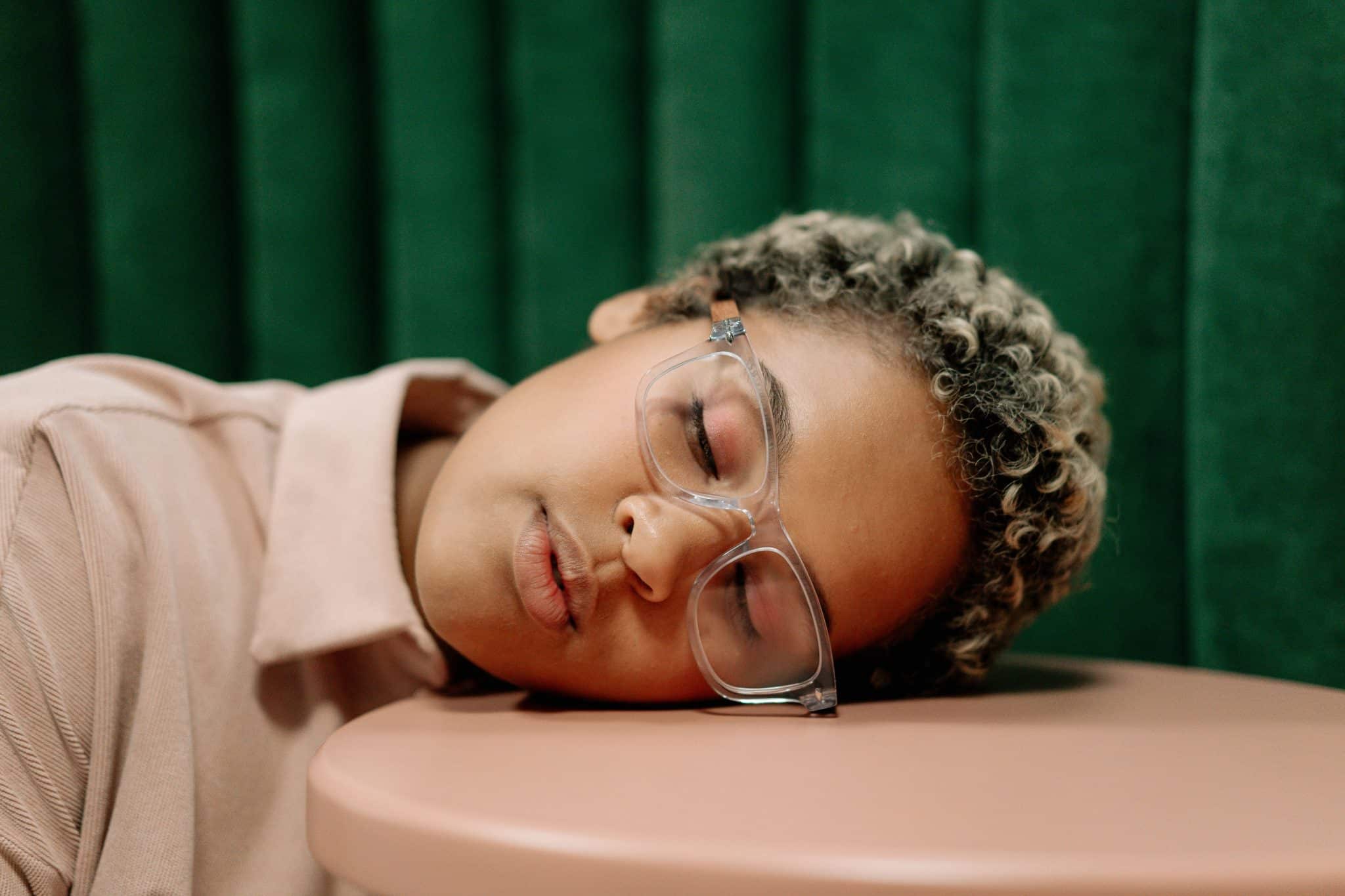 Why Your Eyes Feel Tired Before the Workday Is Over