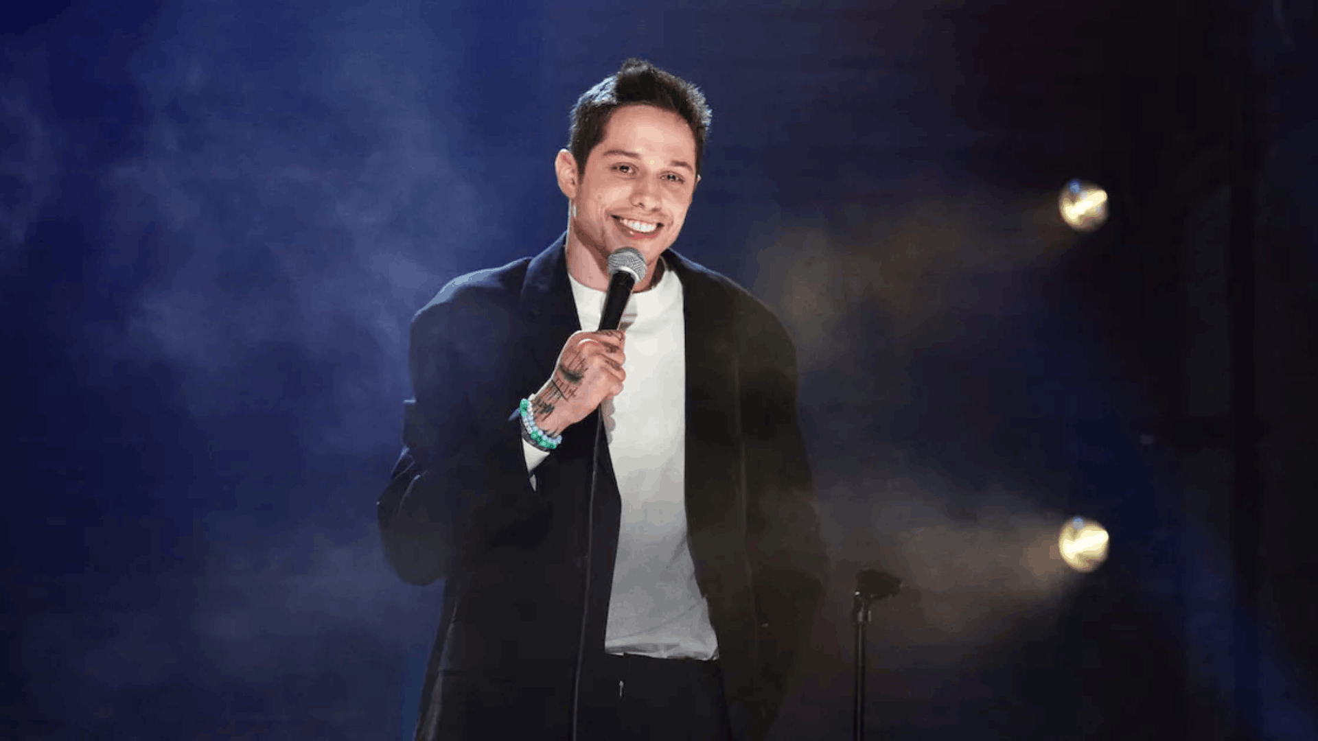 Pete Davidson performing a set at a Netflix sepecial