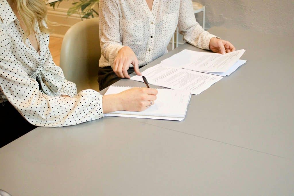 How to Prepare Financially Before Hiring a Lawyer