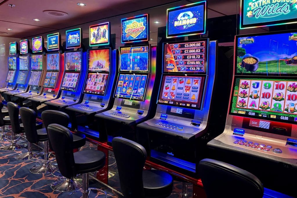 From Mechanical Reels to Digital Spins: How Slot Machines Changed Over Time